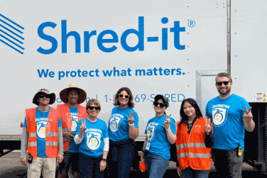 Voluntarios de Shred Day